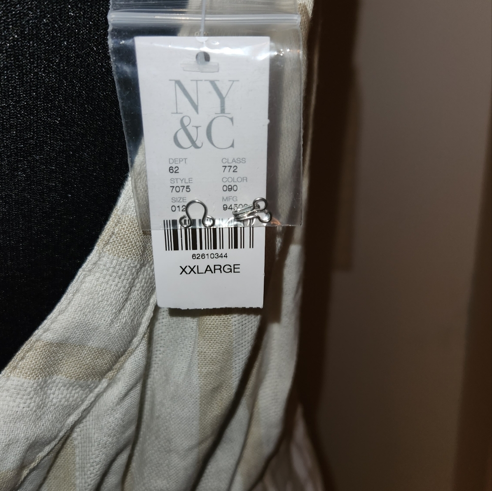 NWT! NEW YORK AND COMPANY DRESS !! - Picture 3 of 7